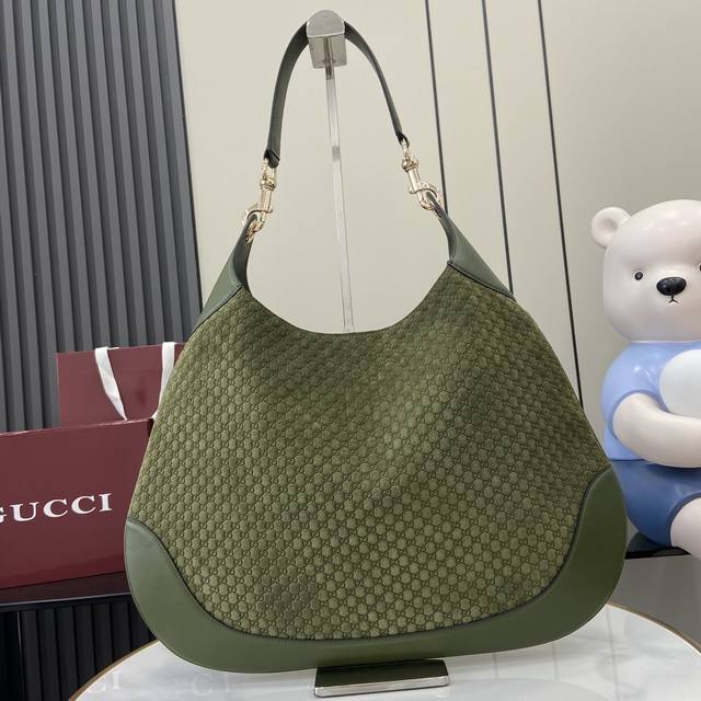 配全套原厂绿色礼品袋 新款 Gucci Body双锁扣中号肩背包 呈献Gucci Body双锁扣手袋系列,灵感来源于上世纪50年代典藏设计。这款中号肩背包承载2 配全套原厂绿色礼品袋 新款 Gucci Body双锁扣中号肩背包 呈献Gucci Body双锁扣手袋系列,灵感来源于上世纪50年代典藏设计。这款中号肩背包承载2