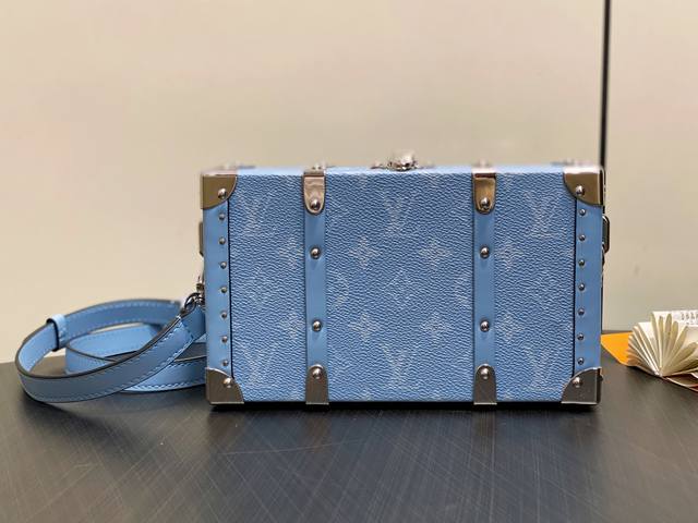 原单精品 M13562浅蓝花 盒子包箱子Wallet Trunk Taigarama 手袋 本款 Wallet Trunk Taigarama Jm手袋取材 M