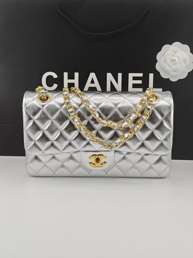 经典Cf1112 原厂进口羊皮 钢印芯片版本 手机可以扫描直接进入官网查询 24K金真空电镀 五金出炉都经过特殊的封釉处理 更加长久使用不褪色 全套全配纯钢五金