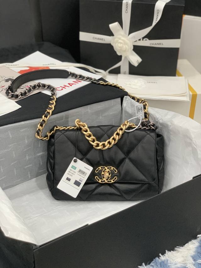 法国高端定制品 Chane1 Classic 19Bag As1160#羊皮系列 年演绎了Chane1的经典，高雅、时尚、精美！ 专柜同步更新... 结合一切经