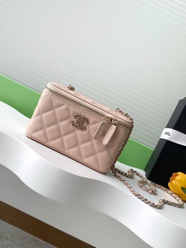 25P爱心钻石扣 化妆小口红盒子 小型收纳盒 原版五金 球纹皮 上身效果超赞 款号A P5890 尺寸17-9.5-8 全套包装