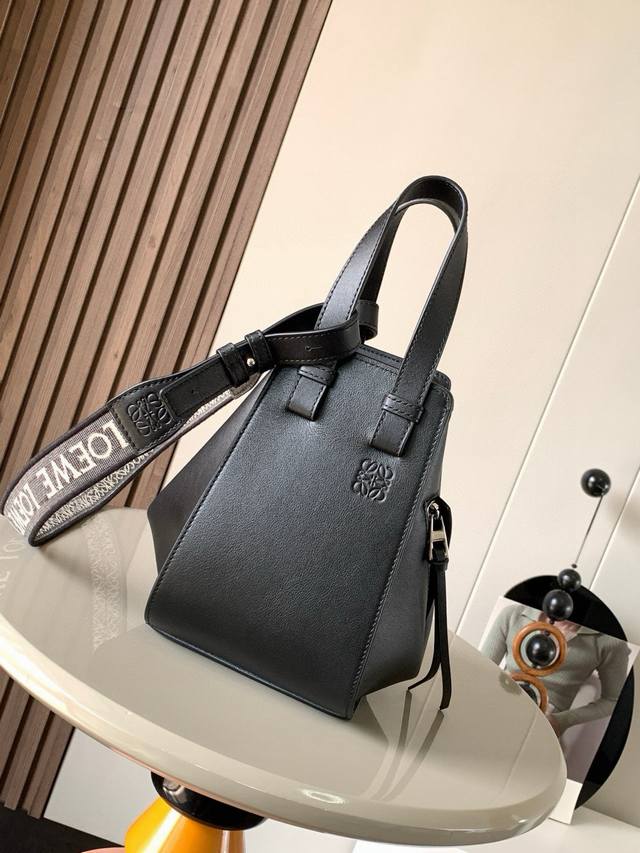 吊床包20Cm新尺寸Hammock Bag吊床包疯狂翻牌！太好看了这是小号和迷你中间的尺寸更适合亚洲女生，时尚界“变形金刚”可以变换六种不同的形态，Hammoc