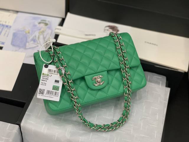 1112尺寸：25Cm：百年经典Cf。顶级复刻手工制作，绣花由进口专业秀花机和顶级师傅操作，一针一线丝何不差精工细琢，包身重量与正品媲美，皮质采用国产顶级皮料，