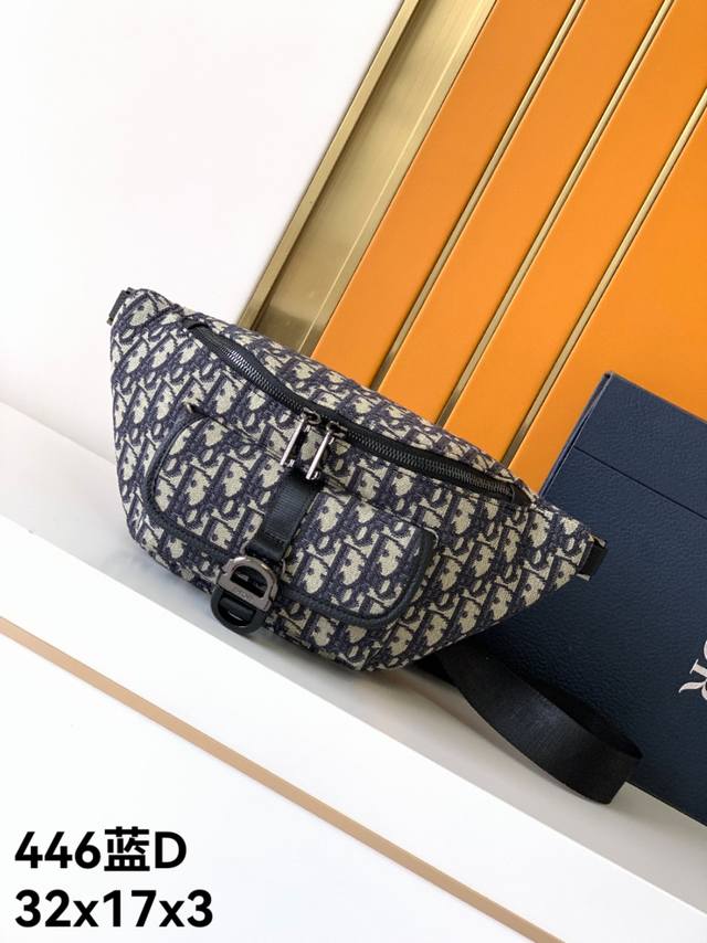休闲腰包新款：446#蓝D，顶级原单货专柜休闲时尚腰包，高端大气，时尚有品味，原单专用高端防水布配头层牛皮，专柜标准布，超级实用，打上专柜Logo五金配件，绝对