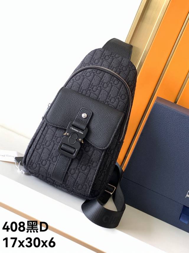 胸包：408#黑D，顶级原单货专柜休闲时尚胸包，高端大气，时尚有品味，专柜同款钢锁，原单专用高端防水布配头层牛皮，专柜标准布，超级实用，打上专柜Logo五金配件