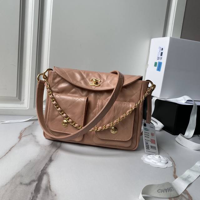 chane1 As4743 热门款来袭 24P Hobo嘻皮邮差包 牛皮又轻又复古软软的超时髦 时尚实用兼顾 性价比超高的一款 质量拉满 容量不在话下 上身很美