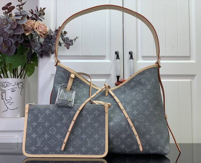 顶级原单 特惠 Carryall 中号手袋 M13289 灰色 牛仔 本款 Carryall 中号手袋令诞生于 2005 年的 Monogram Denim 图