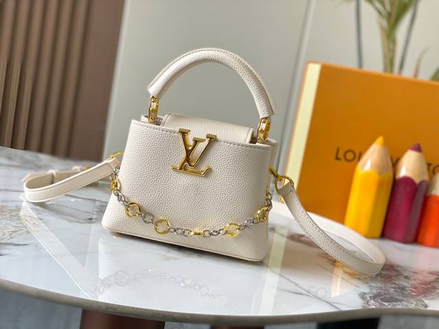 顶级原版 广州货M12935本款Capucines迷你手袋出自Capucineschain On You系列，以柔软 Taurillon牛皮革塑造充裕空间，可收