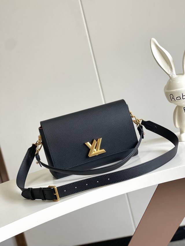 出厂价P 顶级原单动态芯片M24639 M24640 M25359 本款 Soft Twist 手袋取材柔软牛皮革，以宽裕尺寸重绎标志性 Twist 手袋。做旧