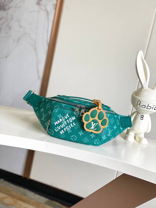 出厂价P 海原外单 独实家拍 变码芯片 新品上市，最新款，M12867绿 本款 Rush 腰包取材 Monogram Heritage 帆布，以 Pharrel