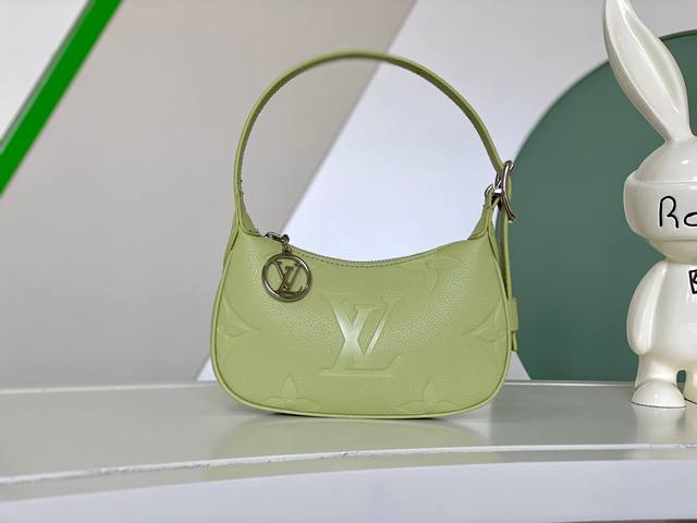 出厂价P 顶级原单 半钢五金 M82519米白 M82391黑 M82425绿 M82426紫色 Mini Moon 手袋 腋下包 Mini Moon 手袋选用