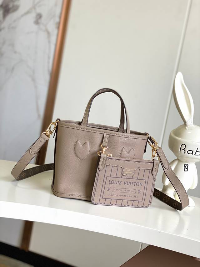 出厂价P 顶级原单 半钢五金 动态芯片 M12099灰色 小号本款双面可用 极具传奇色彩的Neverfullbb手袋： 总是能够满足您对手提包的各种需要。 容量