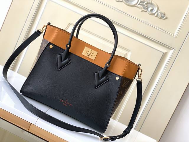 出厂价P 顶级原单 半钢五金 动态芯片 M53823老花黑色 On My Side手袋展现小牛皮与经典Monogram帆布的优雅融合。撞色帆布塑造大号外袋，营造