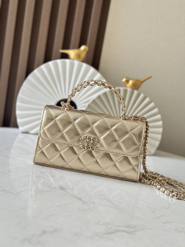 金色独家出货Chane10 25S新版交叉手柄Kelly否皮横版大号这一季一定要买的 Kelly横版翻盖的设计复古又时髦、皮穿链交错的手柄 绝美了