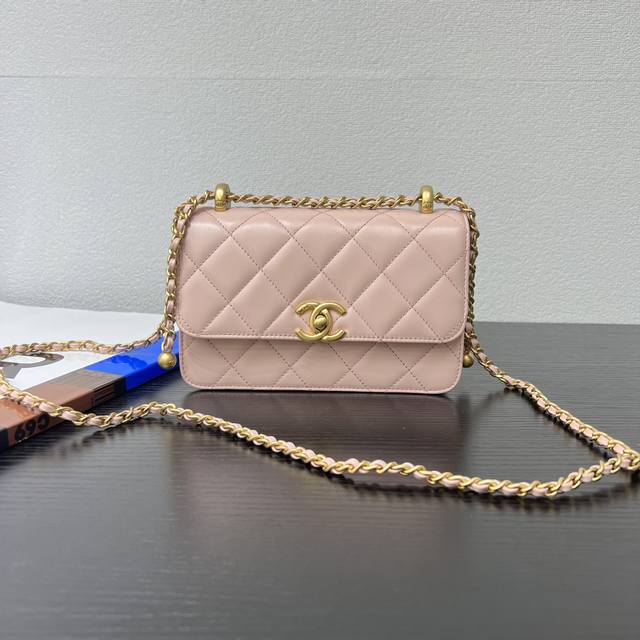 原厂皮小号25S新品 版本升级 城堡系列 金球包 小牛皮 复古五金 尺寸:22Cm 19Cm 原厂皮小号25S新品 版本升级 城堡系列 金球包 小牛皮 复古五金 尺寸:22Cm 19Cm