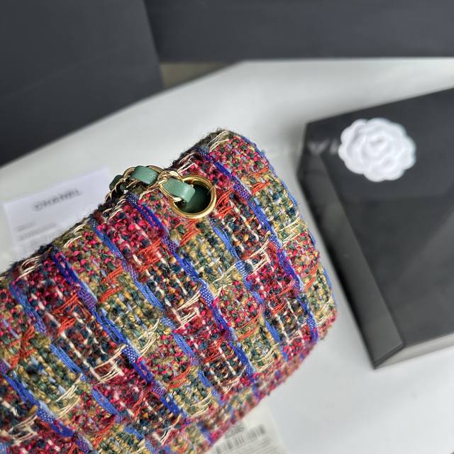 法国高级定制手工坊1112 尺寸:25Cm: 百年经典C.菱格文 、里內配皮、手感柔软 ，整个包的手感与真品 完美达成一致、皮质细节及做工看图片、堪称完美！