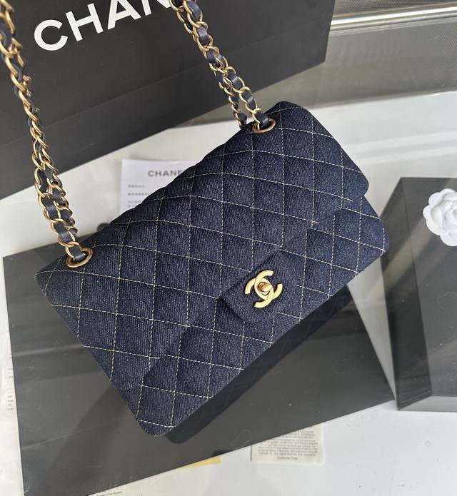 法国高级定制手工坊1112 尺寸:25Cm: 百年经典C.菱格文 、里內配皮、手感柔软 ，整个包的手感与真品 完美达成一致、皮质细节及做工看图片、堪称完美！