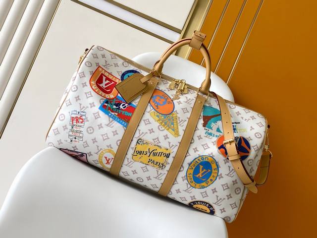 m14736 动态163本款用单体画布缝制的“基波尔45”。Louis Vuitton旅行贴纸包，营造出华丽的氛围，是任何旅行者的完美选择。进一步提升复古风的魅