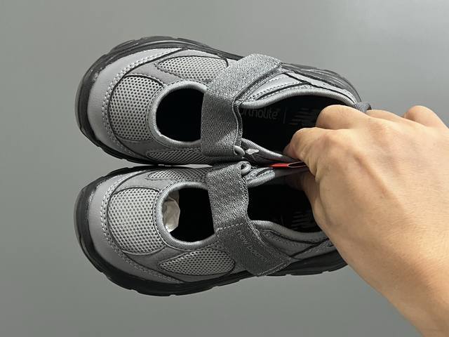 牛B新款 K2202儿童魔术贴凉鞋 Size:22-37码 韩范儿的K2202玛丽珍凉鞋 镂空魔术贴设计,透气舒适 耐磨防滑大底,脚感超舒适 上脚敲可爱 牛B新款 K2202儿童魔术贴凉鞋 Size:22-37码 韩范儿的K2202玛丽珍凉鞋 镂空魔术贴设计,透气舒适 耐磨防滑大底,脚感超舒适 上脚敲可爱