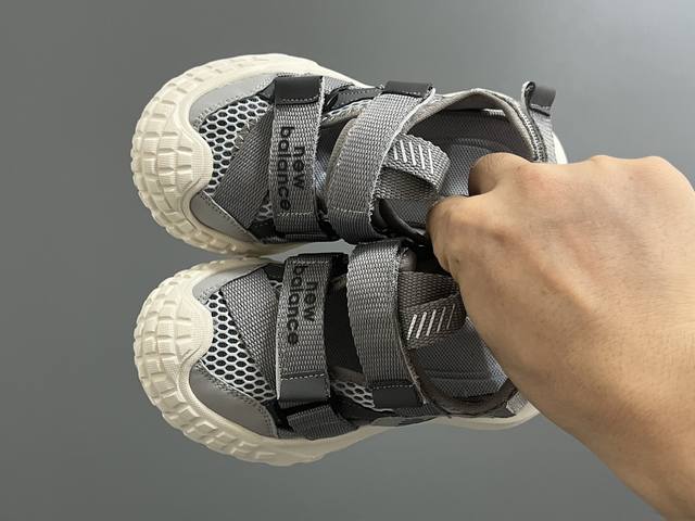 nb新款包头镂空网面儿童凉鞋 Size：26-37码 轮胎底系列真的超好穿 包头镂空网面 魔术贴设计，穿脱超方便