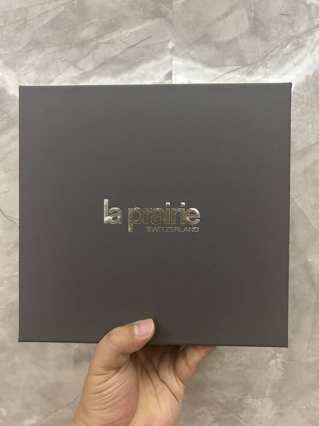 通 莱伯妮反重力三件套明通版!内含:反重力精华50Ml+鱼子酱眼霜20Ml+睡眠面膜50Ml。 通 莱伯妮反重力三件套明通版!内含:反重力精华50Ml+鱼子酱眼霜20Ml+睡眠面膜50Ml。