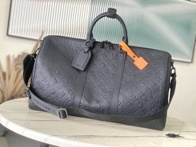 头层皮 顶级原单 M44810 本款 Keepall BandoulièRe 50 旅行袋为 Monogram Shadow 皮革铺陈全幅 Monogram 压