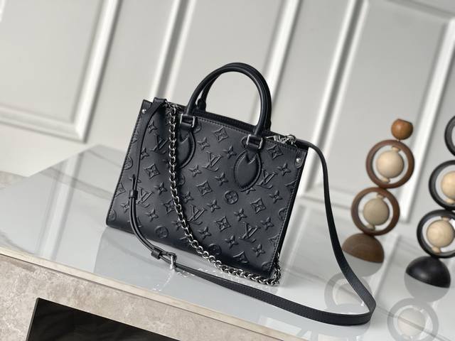 头层皮 顶级原单M14576 头层皮 163C01动态变码 本款 Onthego 小号手袋出自 Monogram Bold 系列，以利落构型点睛 2025 春夏