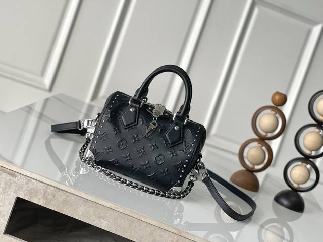 头层皮 顶级原单M14575 顶级原单 163C01动态变码 本款 Onthego 小号手袋出自 Monogram Bold 系列，以利落构型点睛 2025 春