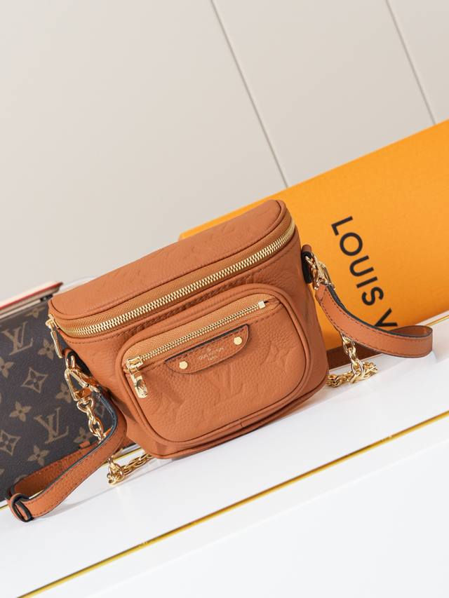 动态163C01芯片 M12753棕 顶级原单 独家背景实拍 本款 Mini Bumbag 手袋以 Monogram Empreinte 软粒面皮革呈现 Mon