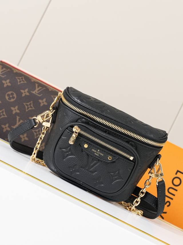 动态163C01芯片 M46917 黑 顶级原单 独家背景实拍 本款 Mini Bumbag 手袋以 Monogram Empreinte 软粒面皮革呈现 Mo
