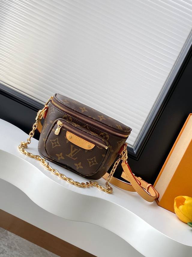 动态163芯片 顶级原单加强 M82335独家原单本款 Mini Bumbag 手袋来自 Lv Gradient 系列，为 Monogram Empreinte