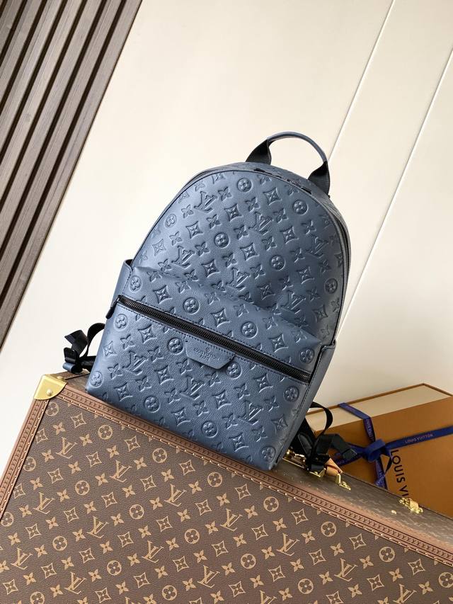 正品级 M14884蓝色 头层皮 顶级原单 变码芯片163C 本款 Discovery 小号双肩包以 Monogram Shadow 压纹牛皮革塑造宽敞空间与圆