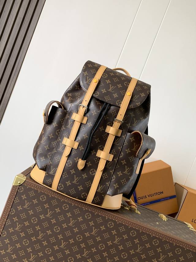 正品级 M13202 顶级原单 变码芯片163C 本款 Christopher 中号双肩包出自 Lv Colormania 系列，为 Monogram Maca