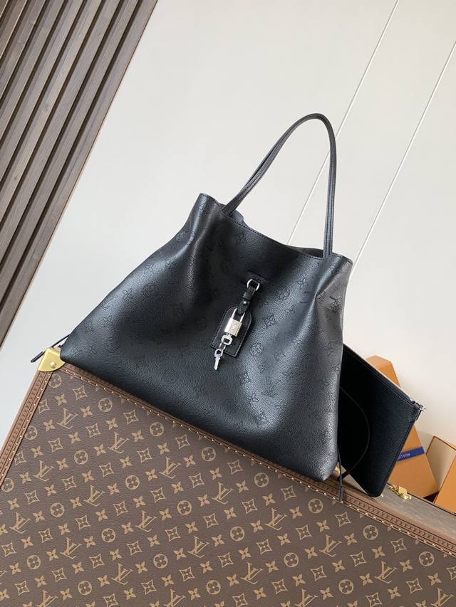 正品级 顶级原单，变码芯片 M13179黑色 M13180灰色 动态163 Mahina系列欢迎Boundless手袋 一款多功能的日常设计。它由House标志