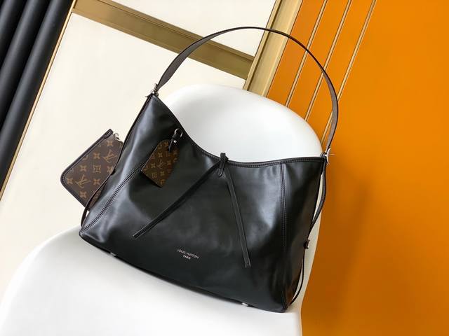 p大号 正品开发顶级原单 进口头层油蜡小牛皮 M25143 本款 Carryall Dark 中号手袋以柔软羊皮革塑造时尚慵懒廓形，为 春夏秀场造型增添瞩目姿彩