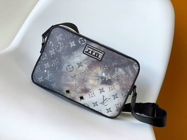 m43918全皮 M44165星空 M44169绿色 N40408蓝格 N40421黄格 顶级原单 Messenger 邮差包 绿色布纹灰色立体Logo右下角黑 m43918全皮 M44165星空 M44169绿色 N40408蓝格 N40421黄格 顶级原单 Messenger 邮差包 绿色布纹灰色立体Logo右下角黑