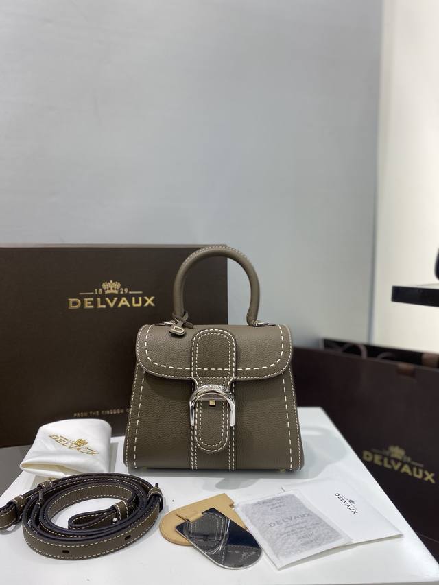 delvaux Brillant 外缝 比利时皇家御用品牌，低调奢华，半手缝蜡线工艺。 配套可调节肩带，镜子，D牌。羊皮内里～ 尺寸：20*12*15.5