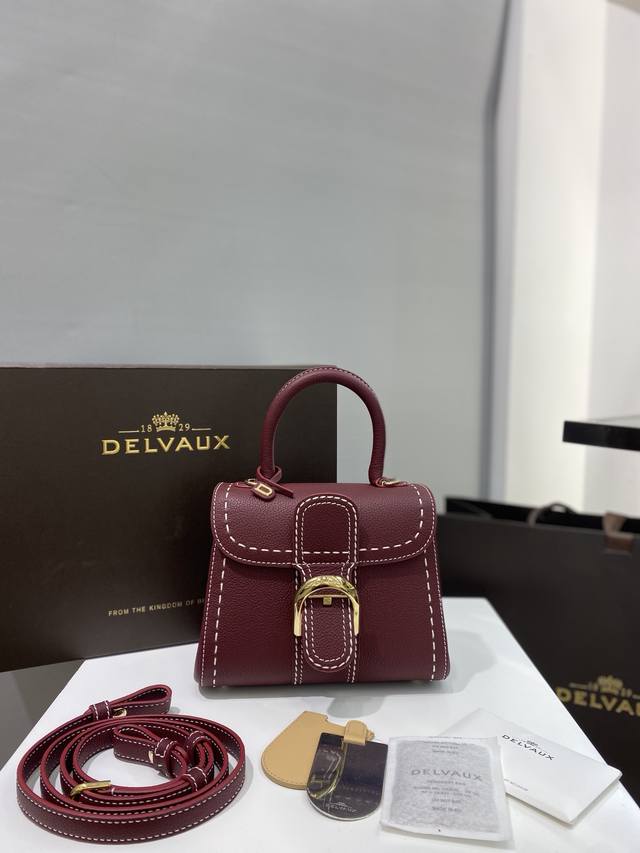 delvaux Brillant 外缝 印度红 比利时皇家御用品牌，低调奢华，半手缝蜡线工艺。 配套可调节肩带，镜子，D牌。羊皮内里～ 尺寸：20*12*15.