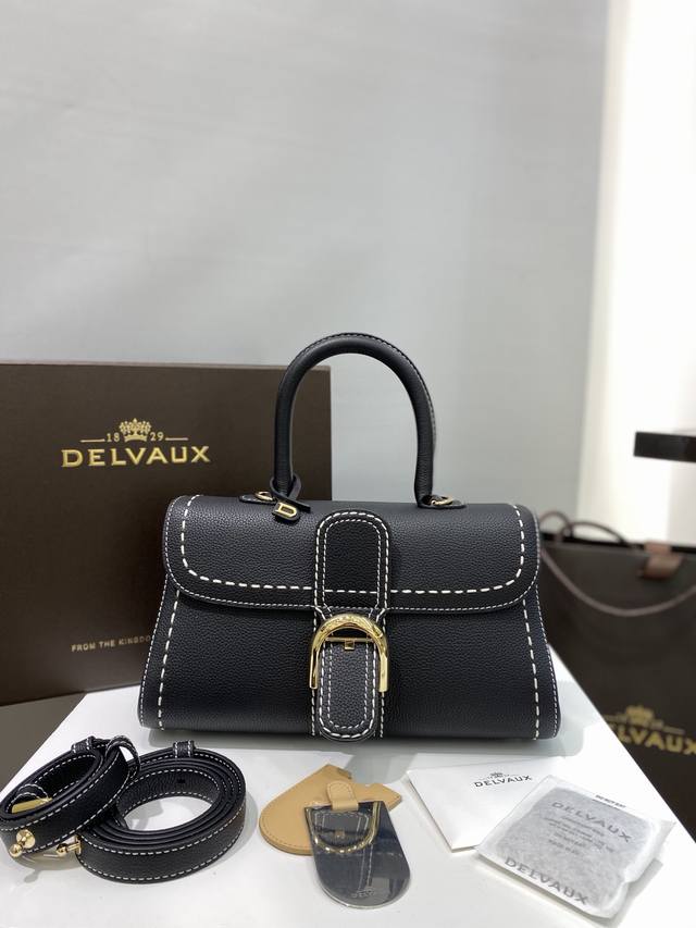 delvaux Brillant 外缝 黑色 比利时皇家御用品牌，低调奢华，半手缝蜡线工艺。 配套可调节肩带，镜子，D牌。羊皮内里～ 尺寸：28*12*15.5