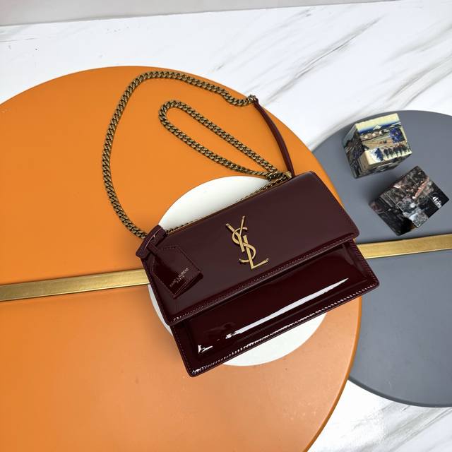 枣红漆皮 古金 #经典款贵气亮面漆皮Sunset日落包 原厂皮版本！喜欢漆皮亮面包包的小伙伴不能错过的一款！高品质 正品皮，正品开模五金，追求每一个每一个细节，