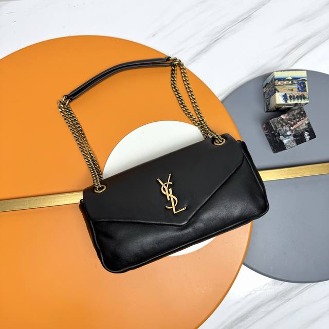 原厂皮 精品专供羊皮 金扣 Calypso_小羊皮链条包 进口意大利小羊皮制作，手感柔软细腻，经典的Y家Logo、链条及扣眼五金均采用巴金哑光五金，包袋开口处折