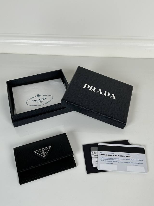 p家 男女通用小卡包，黑色，型号:1Mf028，原单品质，进口十字纹制作，2个卡位,可放置多张卡,尺寸10×7Cm，实物拍摄，所见即所得