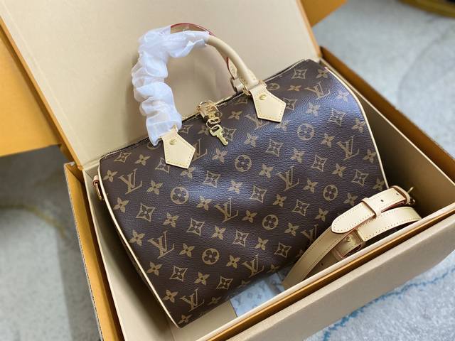 m46980 Mb免税版本 全钢五金 支持Nxp芯片感应 163动态芯片M41112 Speedy 系列手袋原为 年代的旅行者而设计，其名源于当时高速发展的捷运