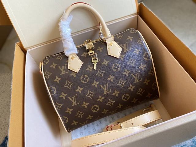 m46977 Mb免税版本 全钢五金 支持Nxp芯片感应 163动态芯片M41113 Speedy 系列手袋原为旅行者而设计，借由此名致敬 年代蓬勃发展的捷运系