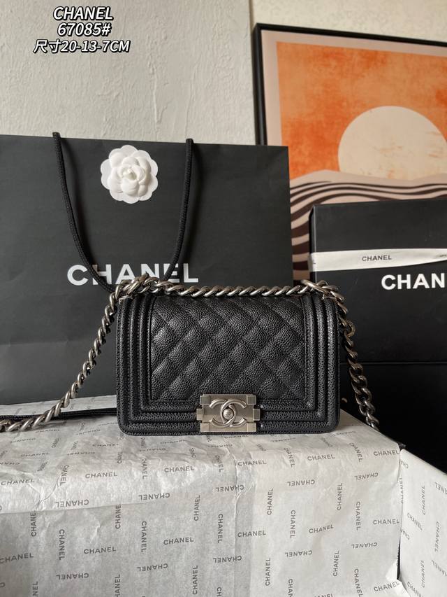 价 。 最高版本原厂皮顶级原单配专柜全套包装 配盒 Classic Bag 67086 Leboy-辣妈款 年Chane1最新概念～经典辣妈系列 时尚、高雅、尊