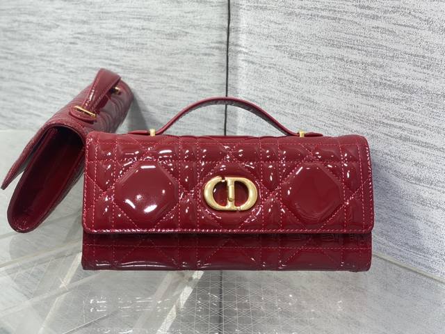 顶级 配全套原版包装 工厂P现货 Miss Caro Top Handle 手拿包~经典超大菱格皮Cd钮扣，是不是千金感满满 Size:24*12*4Cm