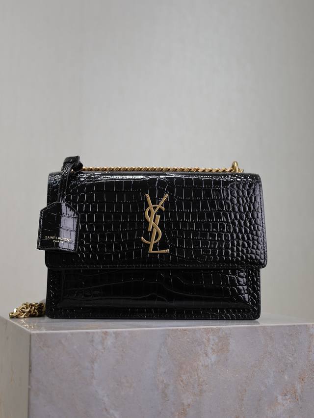 黑色鳄鱼纹配金扣 Sunset 22Cm_ 无敌经典款Sunset日落包！出了这么长时间热度依然不减，可见它受人喜欢的程度非同一般！高品质意大利进口牛皮，Zp开