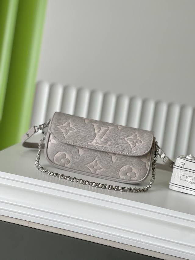 m14225 23.5×12×4.3 Chain Ivy 全皮链条斜挎包 m14225 23.5×12×4.3 Chain Ivy 全皮链条斜挎包