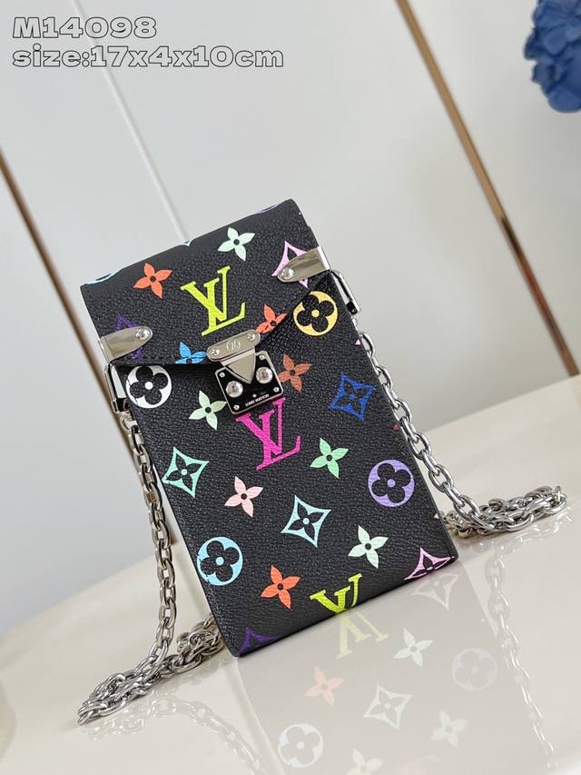 顶级原单复刻M14098黑彩 村上隆合作系列 本款 MéTis 手机包向路易威登经典行李箱采撷灵感，以整片 Monogram 帆布裁出工致构型。S-Lock 锁