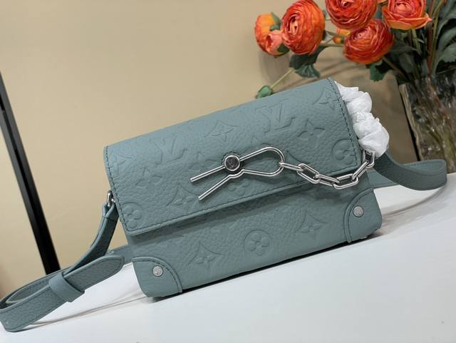 顶级原单复刻独家实拍 Steamer 迷你手袋 M81746 13889灰绿色 压花 本款 Steamer 迷你手袋为 Monogram 压纹 Taurillo
